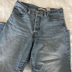 Levi’s rib cage straight ankle Jean, women’s size 30
